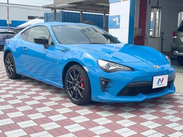 大好評のボディコーティング「弾スプラッシュコート」もご納車までに施工可能。通常のガラスコートと異なる、耐久年数6年の無機質ガラスコーティングが、ボディをキレイな状態に保ってくれます。
