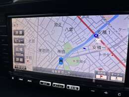 ナビが装備されてますので初めて訪れる場所でも迷わずに目的地に到着できますね♪長距離ドライブでCDも聞くことが出来るので、ドライブも一層楽しくなりますよ♪