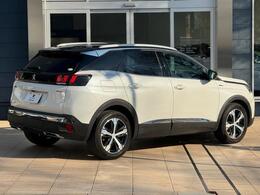 SUV　3008　GTLine　BlueHDiです。ボディーカラーはパールホワイトです。