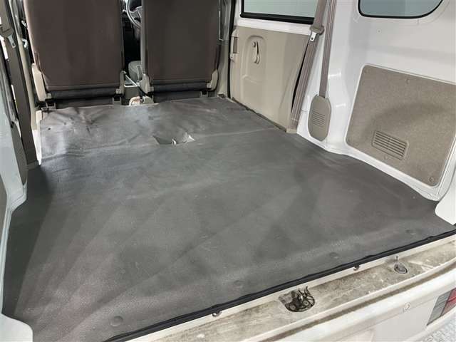 荷室も十分な広さを確保！後席を前倒しすれば用途に応じて荷室を拡大できます