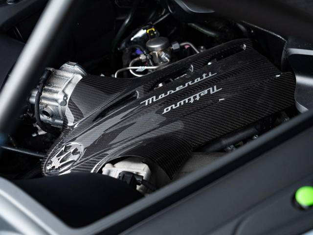 マセラティ独自開発のネットゥーノエンジン。3リッターV6、630馬力の仕様。