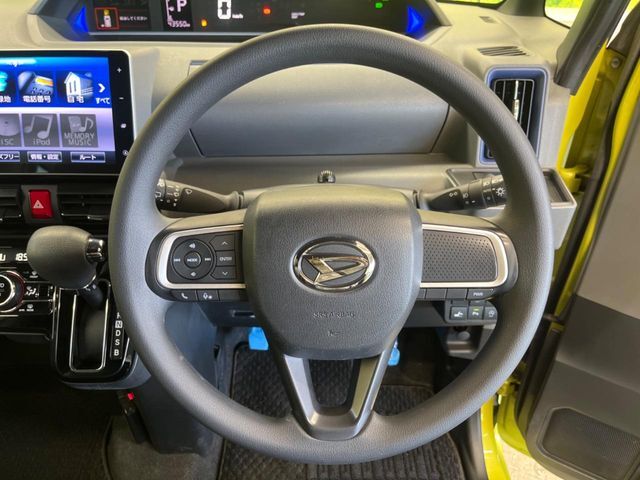 【スマートアシスト】走行中に前方の車両と歩行者を認識。衝突の危険が高いと判断した場合に警報や緊急ブレーキで衝突回避や衝突時の被害を軽減。さらに車線逸脱警報・前後誤発進抑制機能もセットで装備！