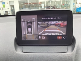 360°ビュー装備です。狭い場所での車庫入れや切り替えしの時など目で見て確認できるので便利ですね。