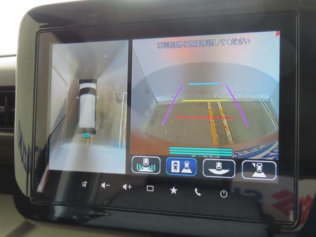 【全方位型モニター】クルマを上空から見下ろしているかのように、直感的に周囲の状況を把握できる全方位型モニター。狭い場所での駐車でも周囲が映像で確認できます。
