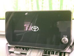 【10.5インチナビ】高級感とインパクトのある大画面ナビを装備。各種オーディオ操作はもちろん、スマホ連携もできる利便性の高いナビです♪