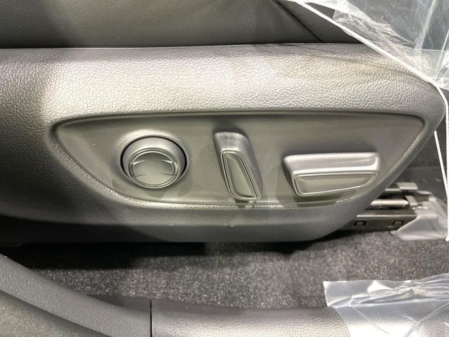 【パワーシート】スイッチ一つで簡単にシートの微調整が可能！電動だから力もいりません！自分に最適なシートポジションにセットして、快適なドライブをお楽しみください。