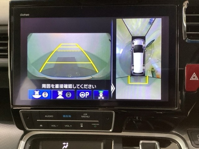 マルチビューカメラシステム搭載車です。お車の周囲を全方位でカバーします。後方・前方・両脇と、コンディションが悪い視界でもカラーモニターに映し出した映像がドライバーをサポートします。
