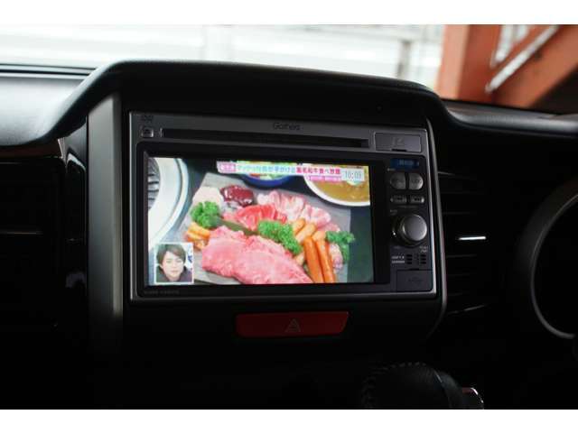 【純正ナビ】人気の純正ナビを装備。オーディオ機能も充実しており、スマホを接続するUSBが付いています。毎日の運転がさらに楽しくなります！！