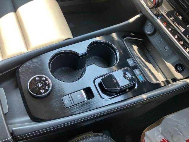 【電動パーキングブレーキ】ボタン一つでパーキングブレーキが掛けられる電動パーキングブレーキ！