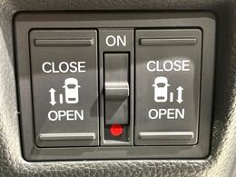 【両側パワースライドドア】スマートキーや運転席のスイッチで後席両側スライドドアの開閉が可能♪電動だから力を入れてドアを開ける必要が無く、小さなお子様でも簡単に開け閉めでき快適です♪