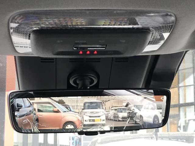 こちらのお車にはデジタルインナーミラーが装備されています！！