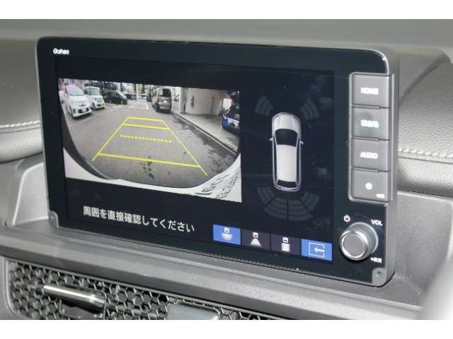 もちろんリアカメラも装備。安心、安全のために駐車時などの後方死角を減らします。また切り替えボタンを操作するとで、ノーマルビュー・ワイドビュー・トップダウンビューの切り替えが可能です！