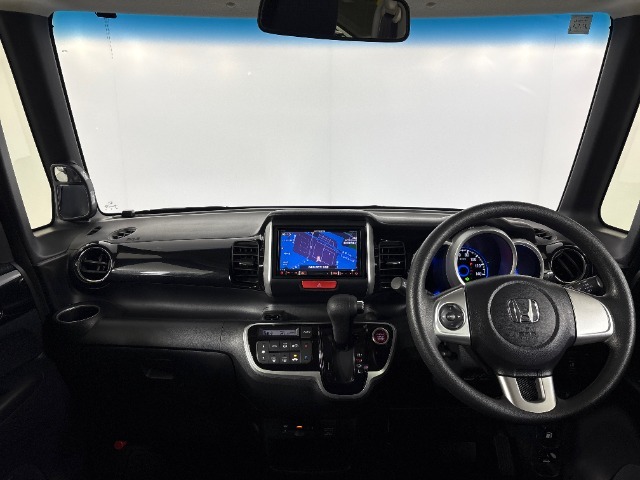 ■使いやすいレイアウトのダッシュボード周辺です。オートエアコンや小物入れなど嬉しい装備が満載です！