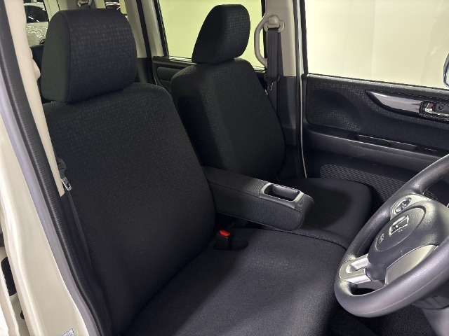 ■運転席にはシート高を調整できるハイトアジャスターが装備され、幅広いシートポジションの設定が可能になっております