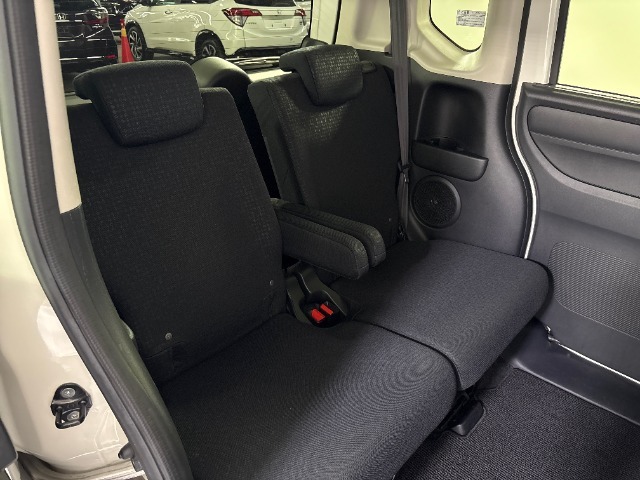 ■2列目もゆったりお乗りいただける広さです