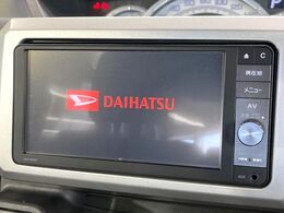 【純正ナビ】人気の純正ナビを装備しております。ナビの使いやすさはもちろん、オーディオ機能も充実！キャンプや旅行はもちろん、通勤や買い物など普段のドライブも楽しくなるはず♪