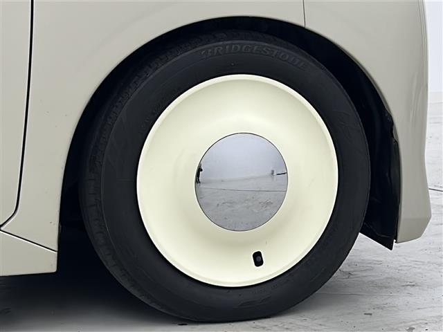 【社外ホイールキャップ】専用のアルミなので、お車のイメージにぴったり！！社外のアルミやスタッドレスタイヤも取り扱いございます！！ドレスアップもカスタマイズもお任せください！！