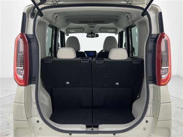 【トランク】積み込みやすくて、たっぷり積める荷室です。シートアレンジできるものは、乗車人数と荷物の量や大きさによってシートを動かすことができるので、より快適なドライブが可能です！