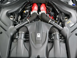 V8ツインターボエンジンを搭載。ターボならではのパワーを楽しめる反面、扱いやすさもあるエンジンです。