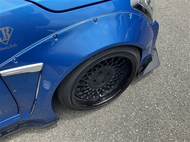 整備工場を併設していますので整備や車検もお気軽にどうぞ♪