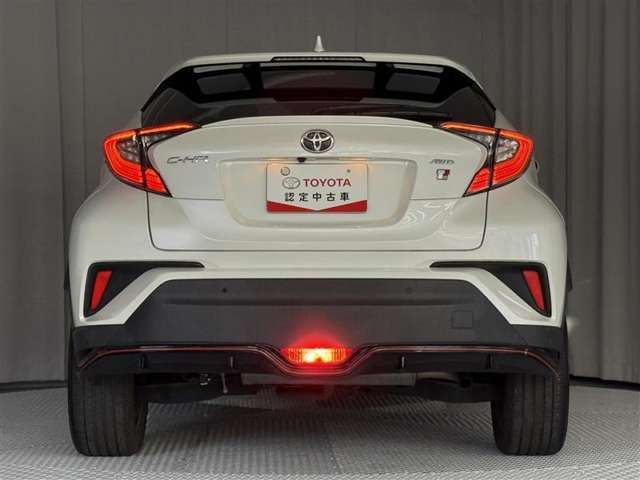 悪天候時に自車のアピールになるので安心のRフォグランプ付きです。