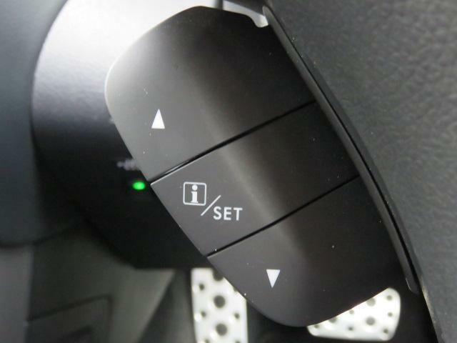 ハンドル左下には、ディスプレイの表示切替ボタンが付いています☆運転中もクルマの情報を見る事ができます。