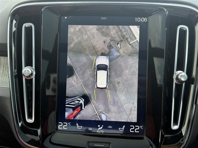 【360°ビューカメラ】4つの高解像度カメラで360度の上から見たような映像を表示してくれます！隣の車や障害物などを画面で確認できるので安心です！