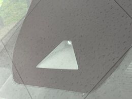 【全方位運転支援システム】フロントカメラで前方の車両や歩行者を検知。衝突しそうな時は衝突被害軽減ブレーキが作動、衝突回避をサポート。より安全にドライブをお楽しみいただけます。