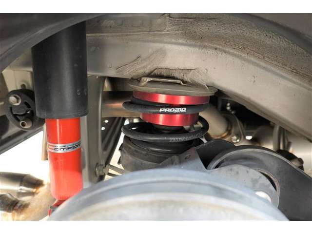 リヤにも車高調が装備されております！