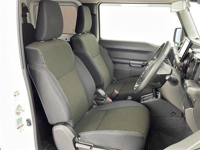 【運転席】座り心地が良いシートなので長時間の運転でも快適にお過ごしいただけます。新品のフロアマットのご注文も可能です。掲載箇所以外にご希望の写真がございましたらお気軽にお問い合わせ下さい。