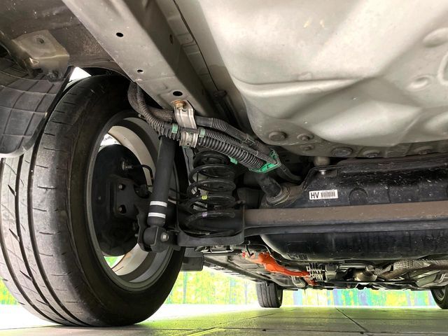 お車を安心してお乗りいただく為には、足回りの定期点検が欠かせません。サービスサポート（有償保証）では無料点検もご提供しており、安心のカーライフをお過ごしいただけるサポート体制が整っています。