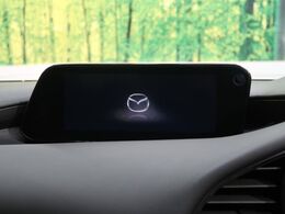 【メーカー純正ナビ】インテリアに溶け込むスタイリッシュな「専用設計」メーカーナビを装備♪視認性や操作性など基本性能にも優れ、より上質なカーライフをお楽しみいただけます。