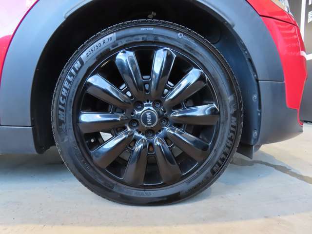 純正アルミホイール。レクサス、BMW、メルセデスベンツ、フィアット、アウディ、フォルクスワーゲン、ボルボ、アルファロメオ、プジョー、シトロエン、ルノー、スバルご検討の方にもオススメの一台です！