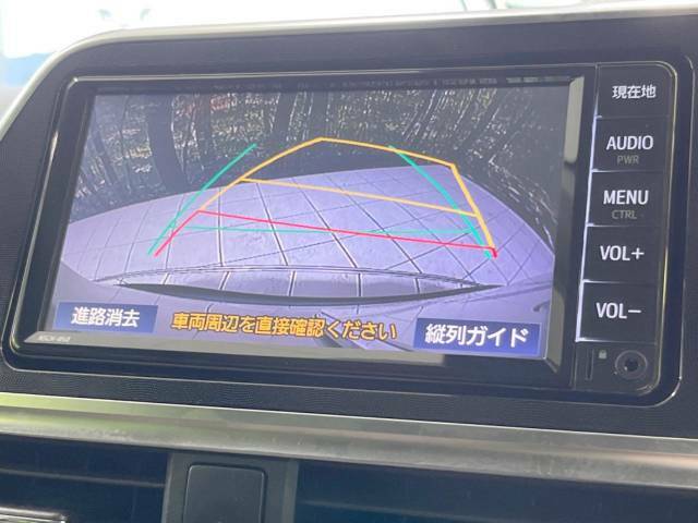 【バックカメラ】駐車時に後方がリアルタイム映像で確認できます。大型商業施設や立体駐車場での駐車時や、夜間のバック時に大活躍！運転スキルに関わらず、今や必須となった装備のひとつです！