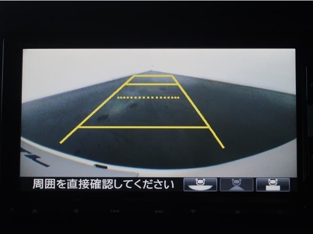 車庫入れなどでバックする際に後方確認ができて便利です。駐車時の頼もしい味方です！