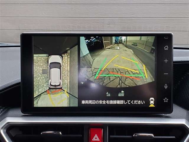 パノラミックビュ-モニタ-が付いているので、運転席から確認しにくい車両周辺の状況を把握出来ます。