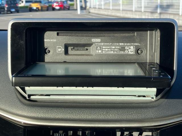 WECARSの展示場では実際に見て、触ってお車をお選びいただけます！知識の豊富な営業スタッフが様々なカーライフをご提案いたします！