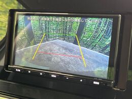【バックカメラ】駐車時に後方がリアルタイム映像で確認できます。大型商業施設や立体駐車場での駐車時や、夜間のバック時に大活躍！運転スキルに関わらず、今や必須となった装備のひとつです！