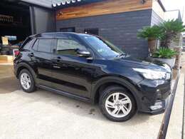 純正ディスプレイオーディオ、フルセグTV、バックカメラ、純正16アルミ、ETC2.0、純正ドラレコ、安全性能スマートアシスト、LEDヘッドなど充実の装備です。