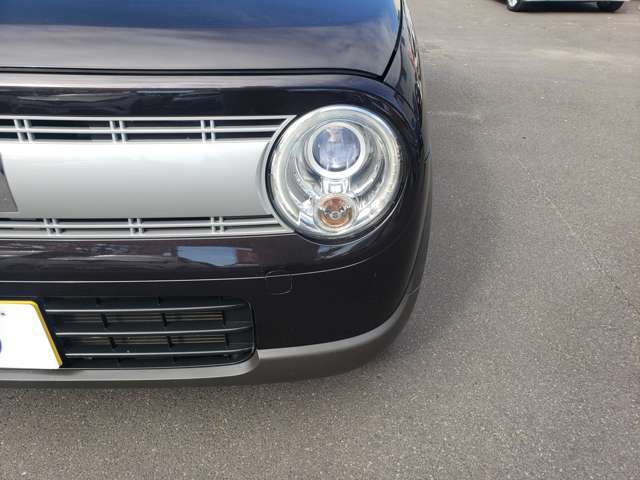 HIDヘッドライトで夜間の運転も安心