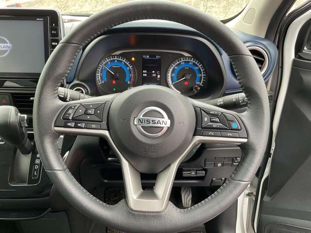 プロパイロット：高速道路単一車線での走行で、ドライバーが設定した車速を上限に先行車と車速に応じた車間距離を保ちながらアクセル、ブレーキを自動的に制御し、運転操作を支援します。