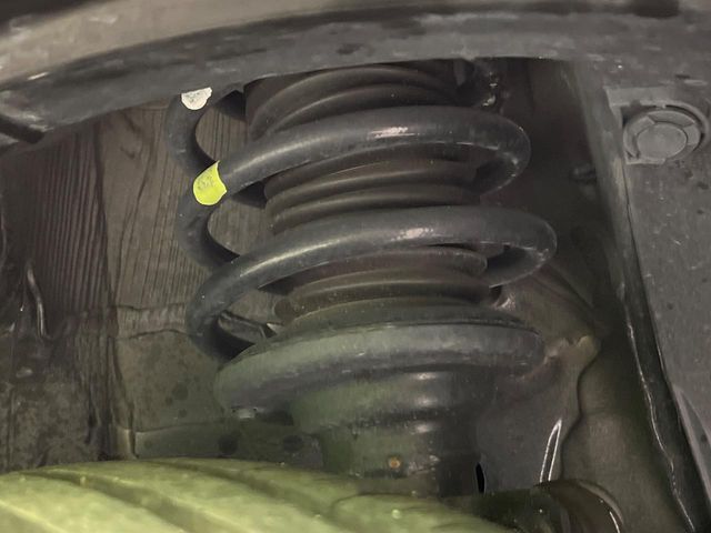 お車を安心してお乗りいただく為には、足回りの定期点検が欠かせません。サービスサポート（有償保証）では無料点検もご提供しており、安心のカーライフをお過ごしいただけるサポート体制が整っています。