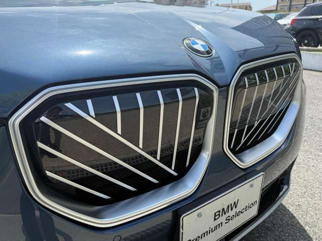【ボディコーティングで新車時の輝きを】ご納車前にボディを磨き上げ下地処理を行った上で、コーティングを施工します。軽微な小傷も無くなりより新車時の輝きに近い状態でお届けできます。ぜひご用命下さい！