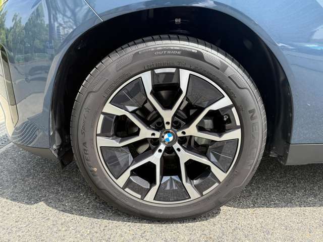 【BMWアロイホイル】軽量かつ強度に拘ったアロイホイル。走行性能ポテンシャルを引き出す設計。車の足元を引き締めてくれる大きなポイントはアロイホイルです。