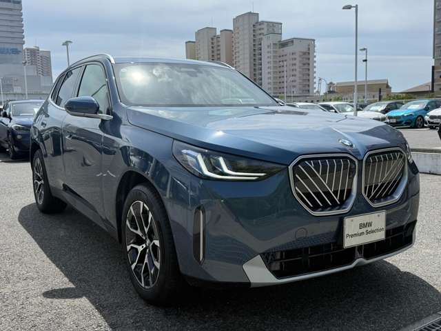 【50：50の重量配分】前後のタイヤにかかる車両重量を均等になる様に拘って設計。シャープで軽快なハンドリングを実現。ドライバーと車との一体感あるドライビングの歓びをご体感下さい！
