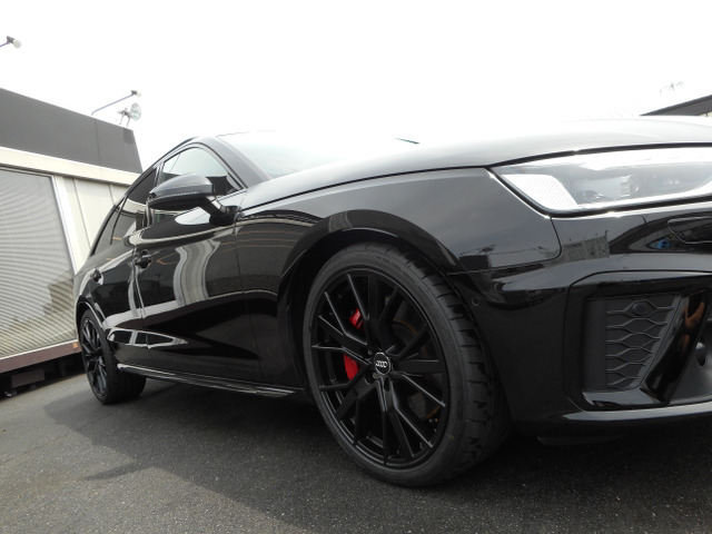 ブラック　Audi　rings　＆　ブラックスタイリングパッケージ