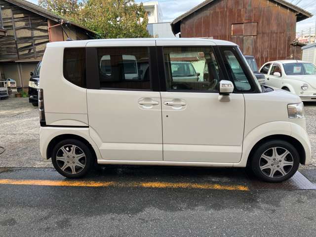 傷こそありますが、外装も大きなダメージはなくキレイに使われています！　タイヤの溝も残っています♪