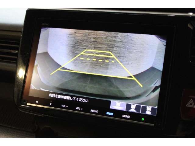 バックカメラが搭載されておりますので駐車時の後方確認に役立ちます！！