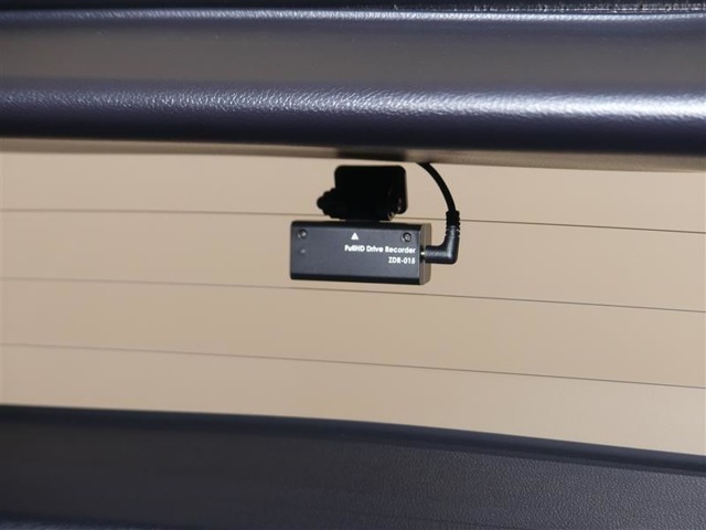 ドライブレコーダーは2カメラです、後ろからのあおり運転も録画できますね。