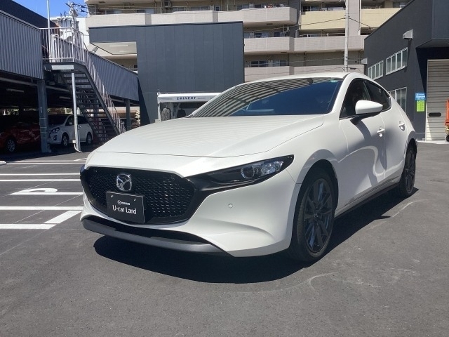 マツダ車の美しさを表現するため面や線の細かい造形にこだわり飽きのこないデザインに仕上がりました！